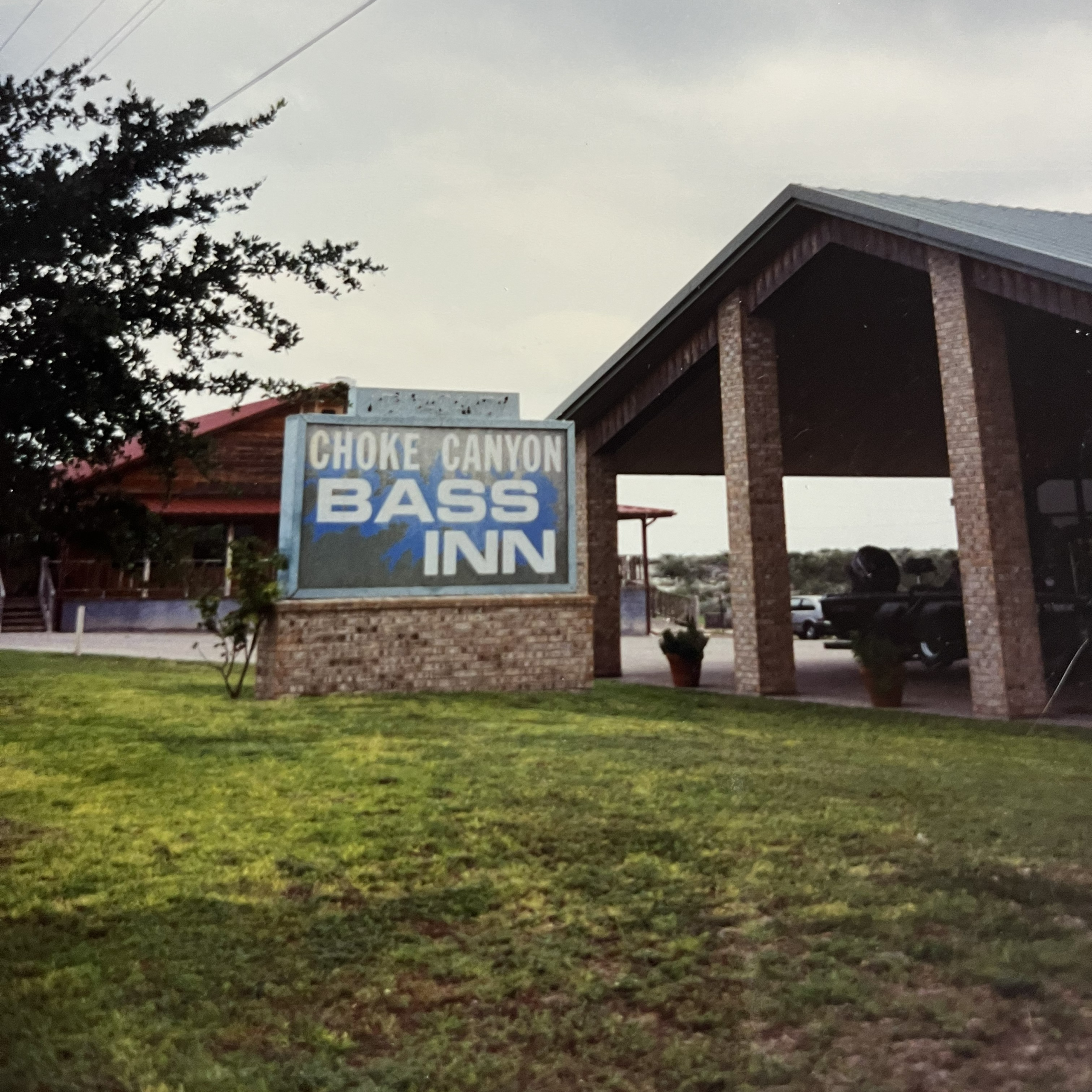 Choke Canyon Bass Inn sign
